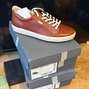 ECCO Men's Tan Leather Sneakers